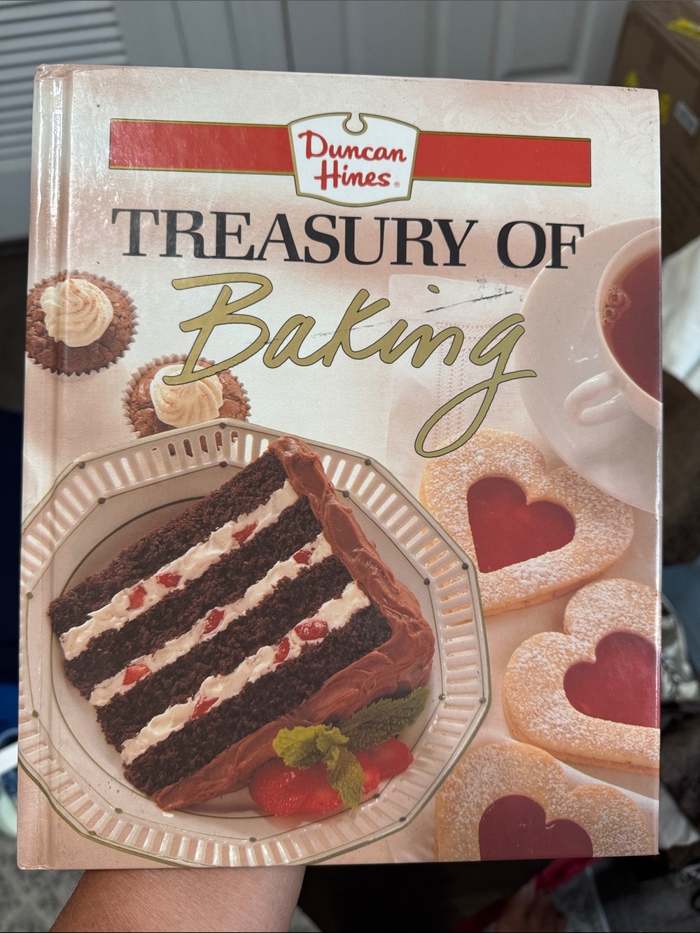 DUNCAN HINES TREASURY OF BAKING COOKBOOK